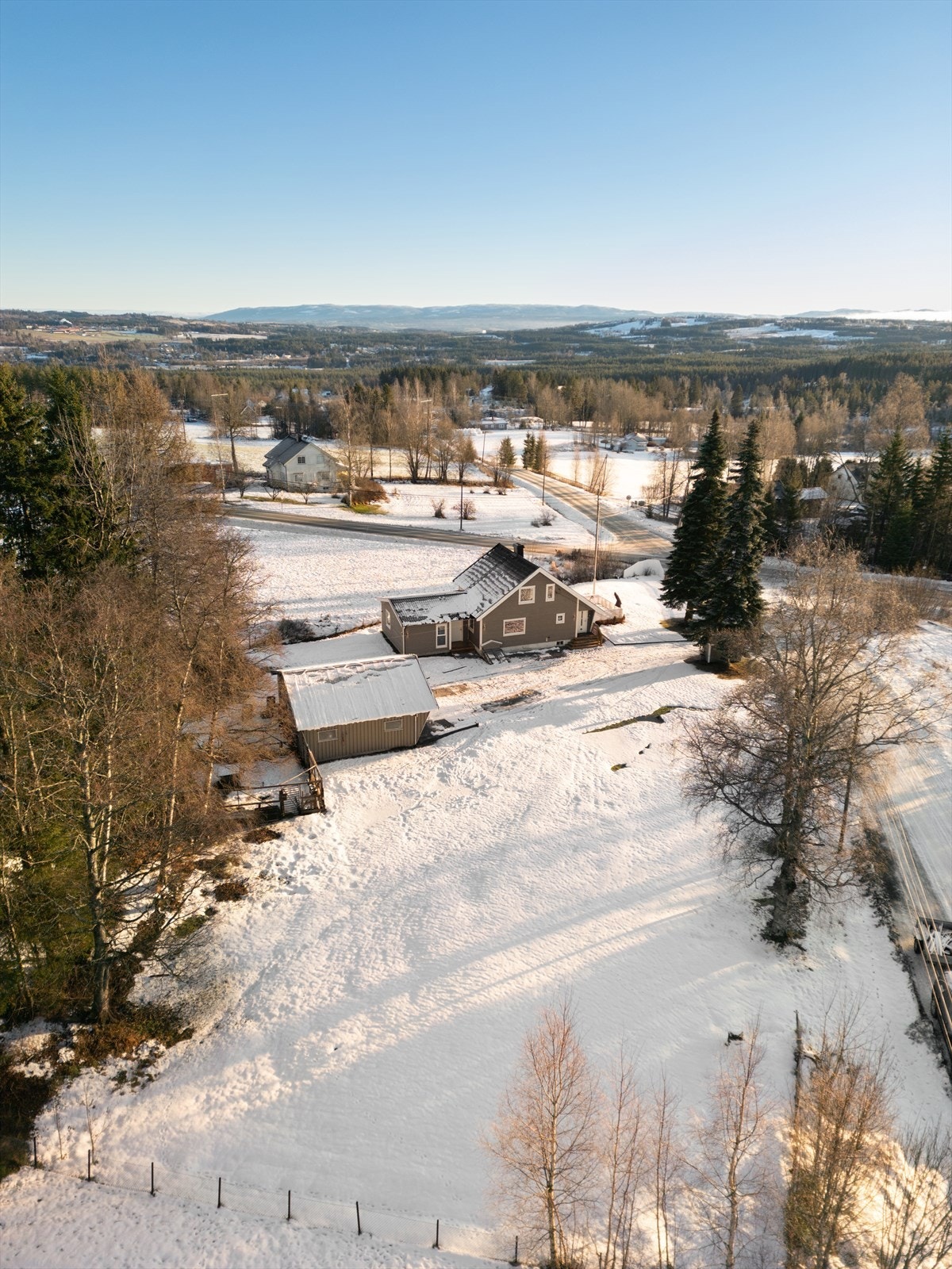 Her bor du i et åpent landskap med god avstand til naboer. Galleribilde