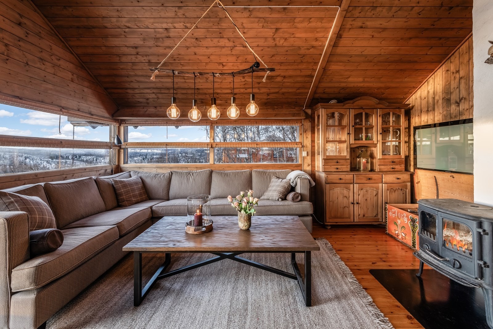 En vedovn sørger for god ekstravarme i den kalde årstida. Galleribilde