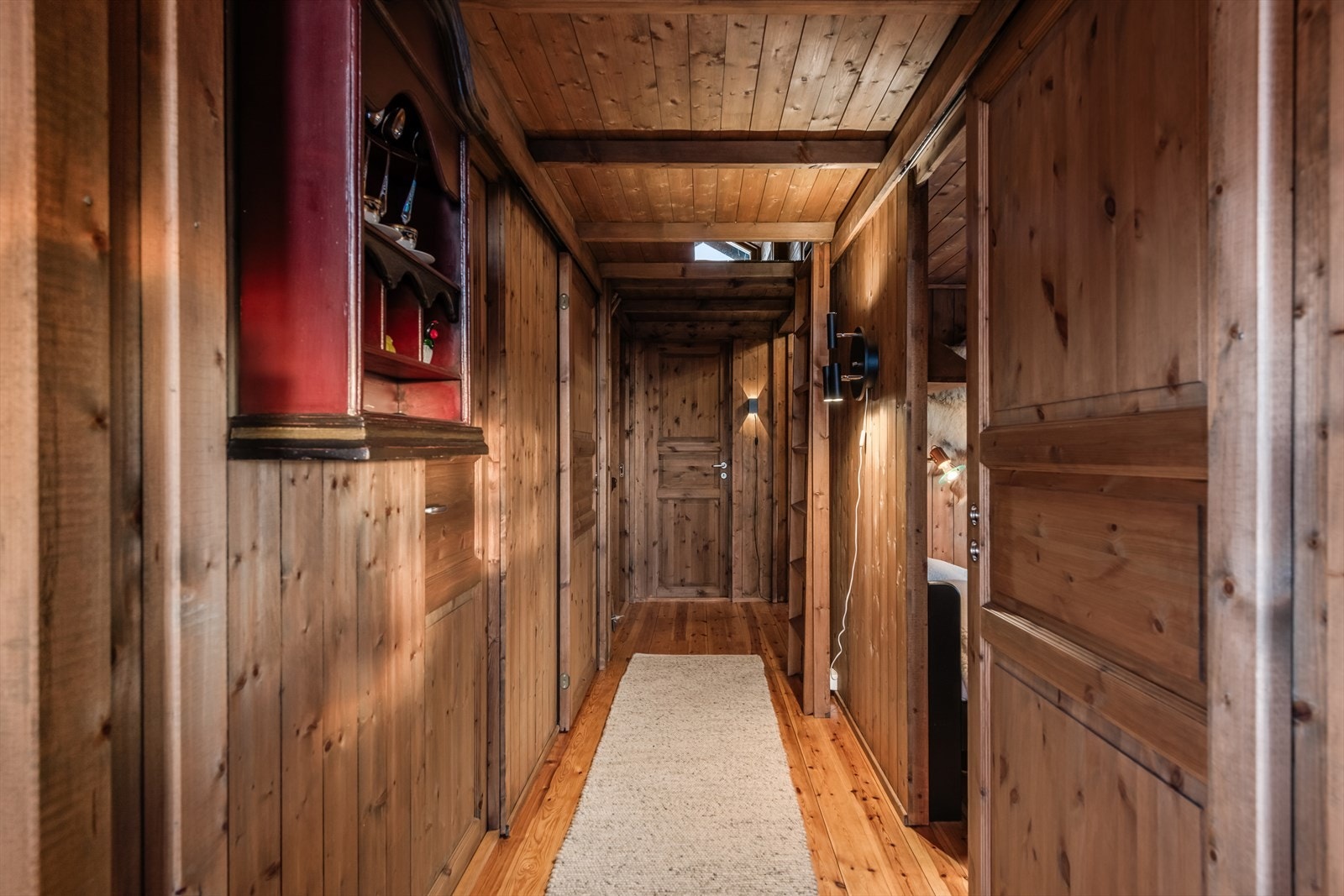 Trappestige opp til hems. Galleribilde