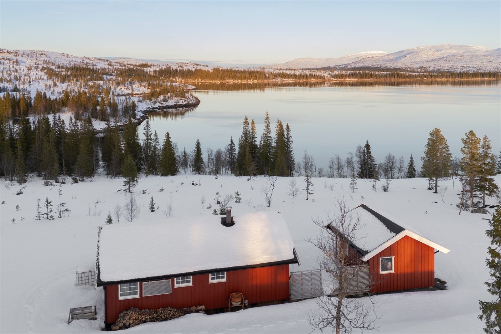 En flott fritidseiendom i naturskjønne omgivelser ved Fjergen. Galleribilde