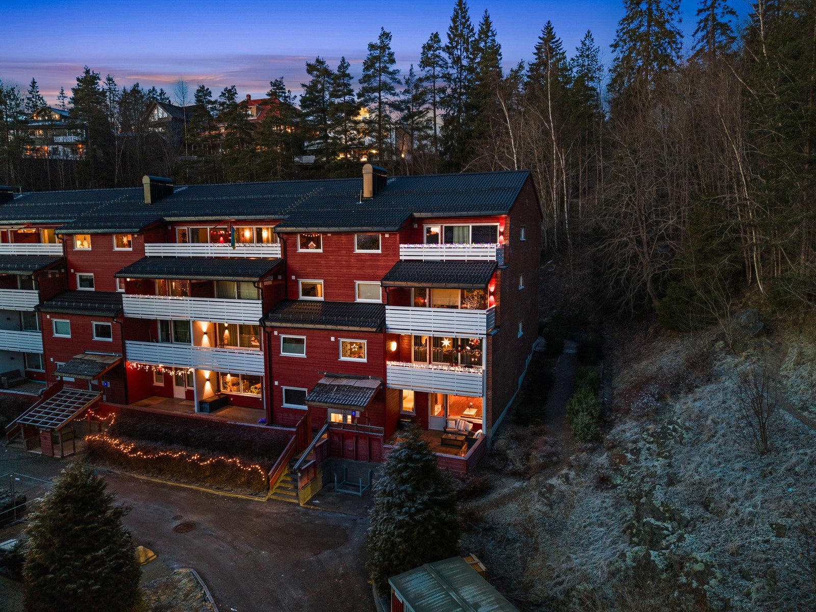 Leilighetens beliggenhet er skikkelig idyllisk med marka som nærmeste nabo! Galleribilde