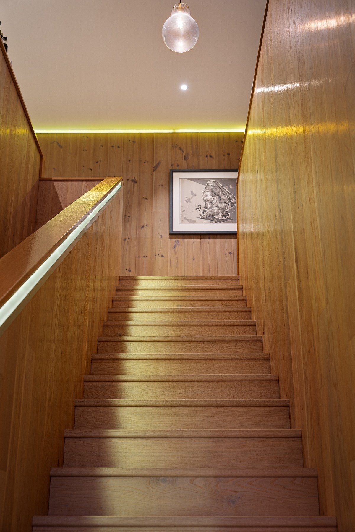 Trappen er en sentral del som binder hele boligen sammen. Galleribilde