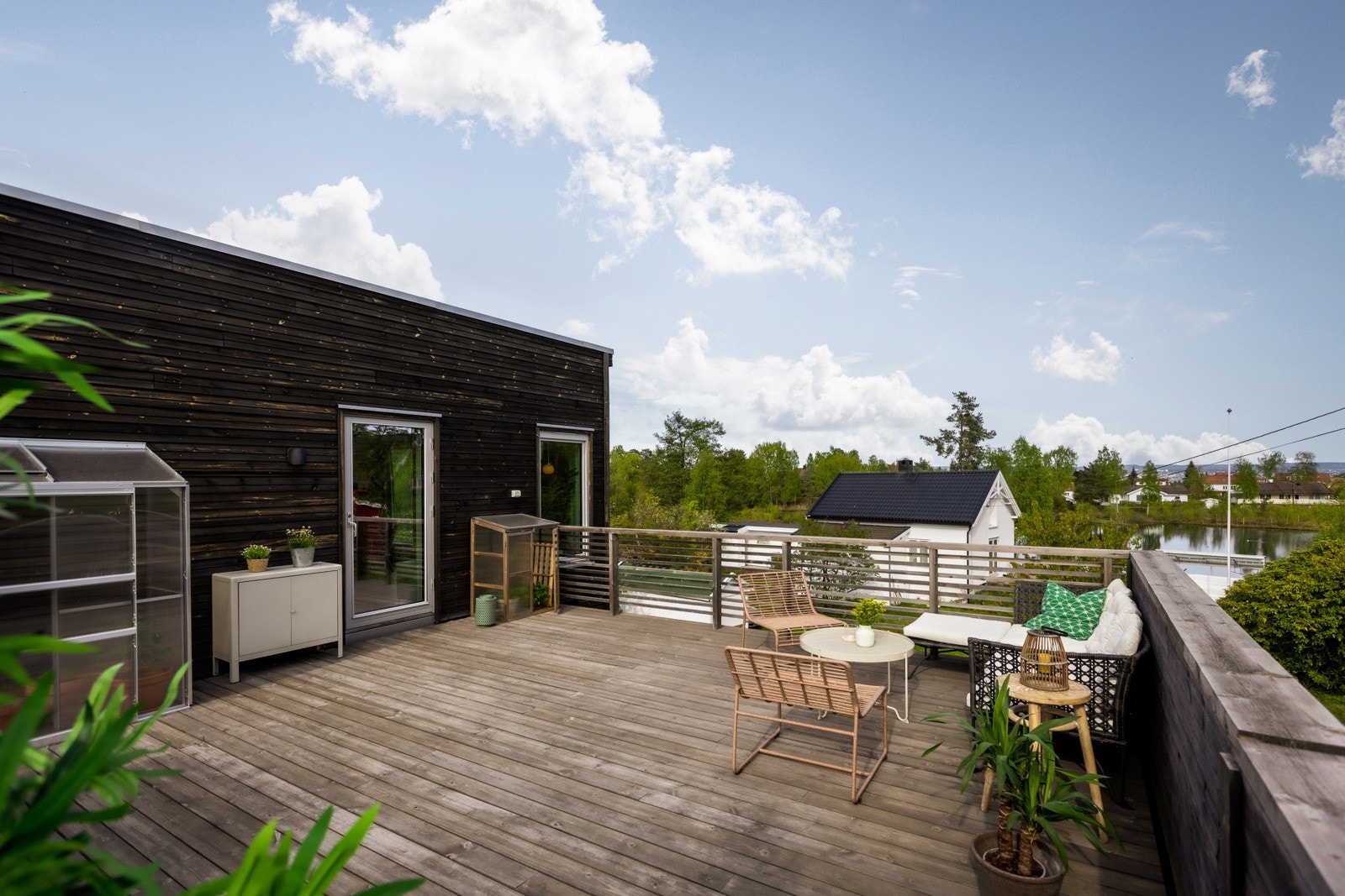 Terrasse over garasje Galleribilde