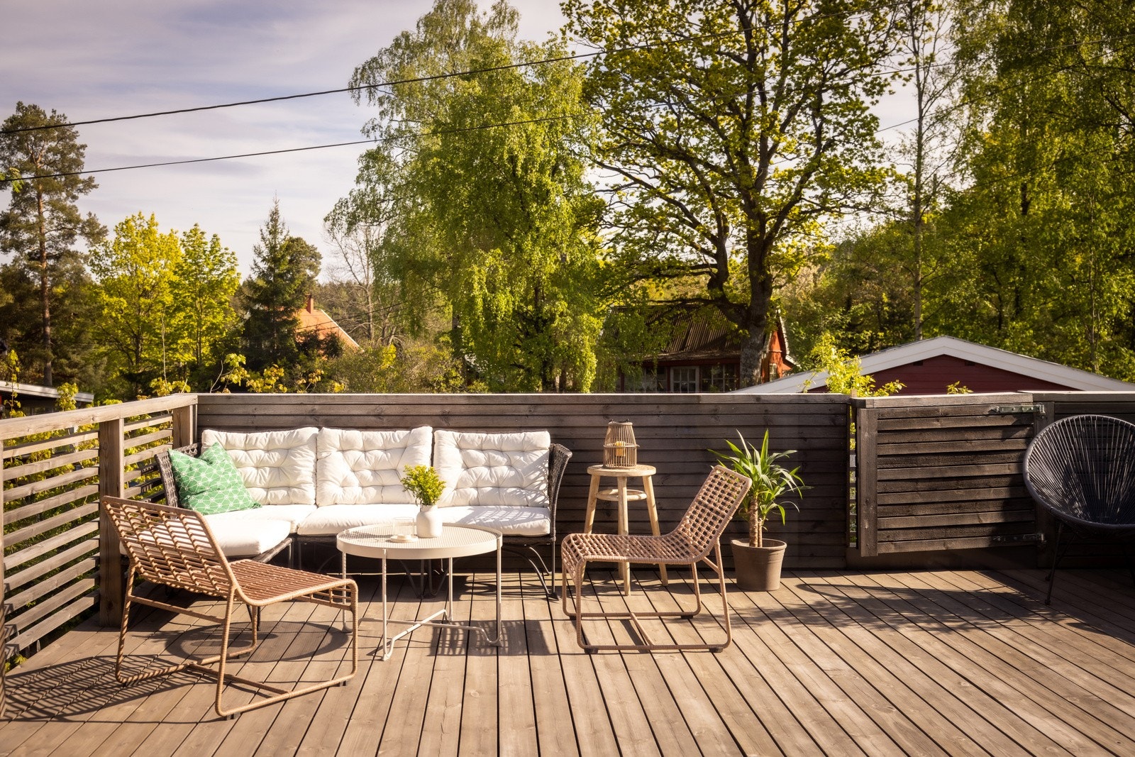 Takterrassen har utsikt til Flaskebekktjern. Galleribilde