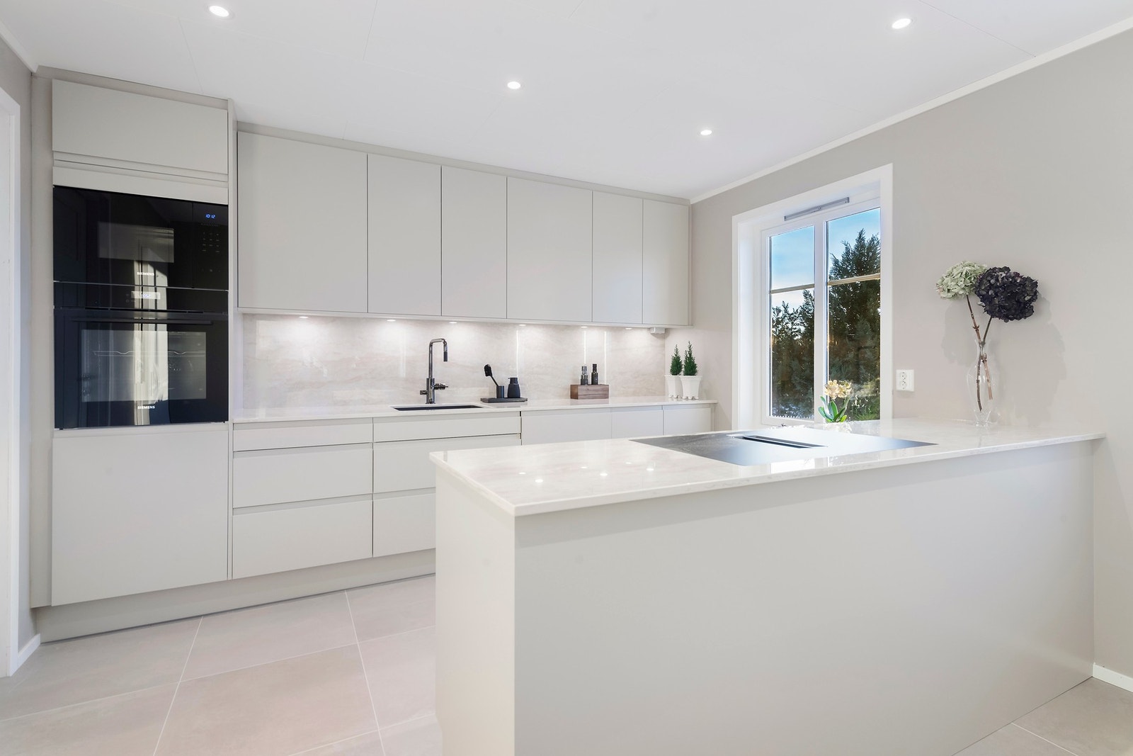 Nydelig, moderne og tidløst kjøkken fra Sigdal som ble installert i 2025. Galleribilde