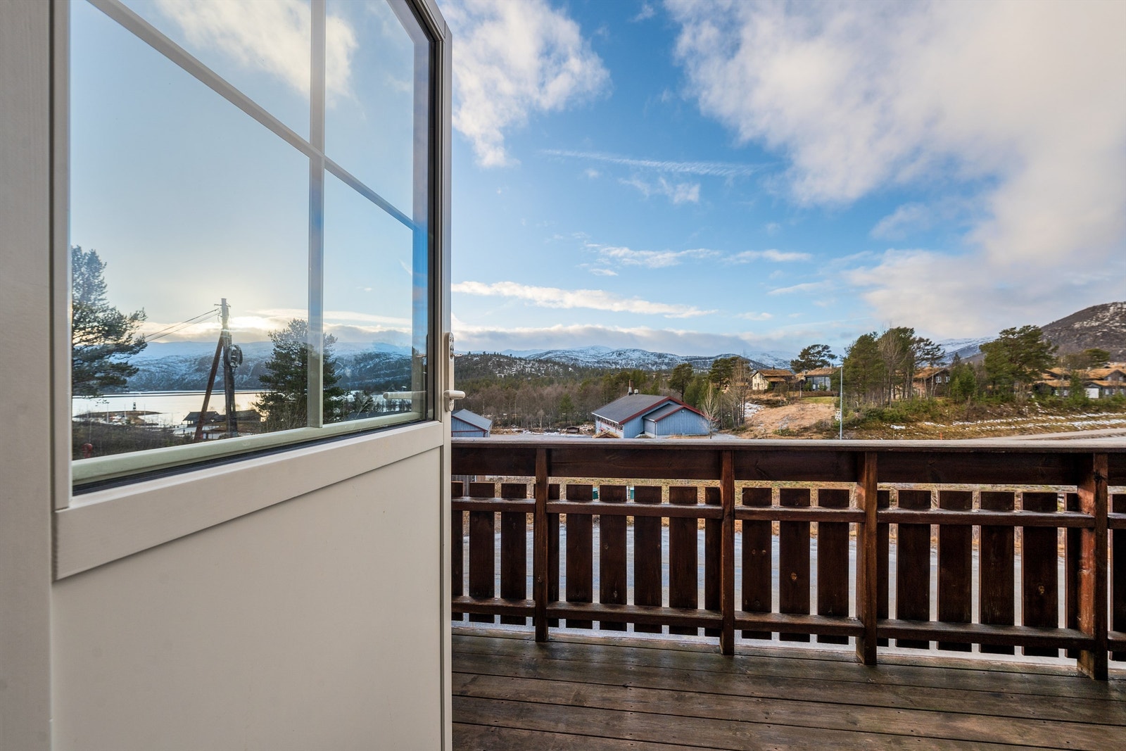 Solrik balkong. Galleribilde