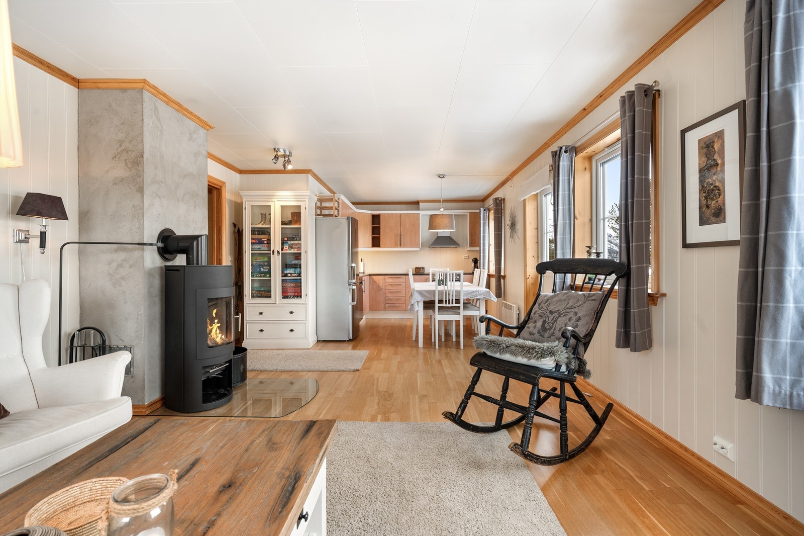 Stue mot kjøkken. Galleribilde