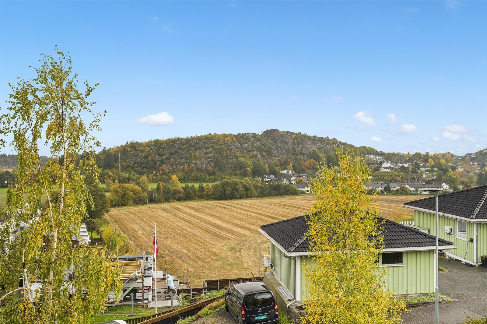 Fra boligen er det flott utsyn over omkringliggende områder! Galleribilde
