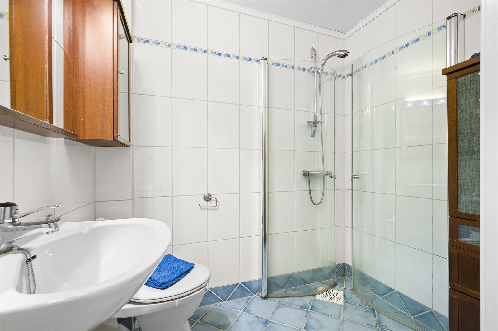 Baderom i første etasje pusset opp i 2006. Galleribilde