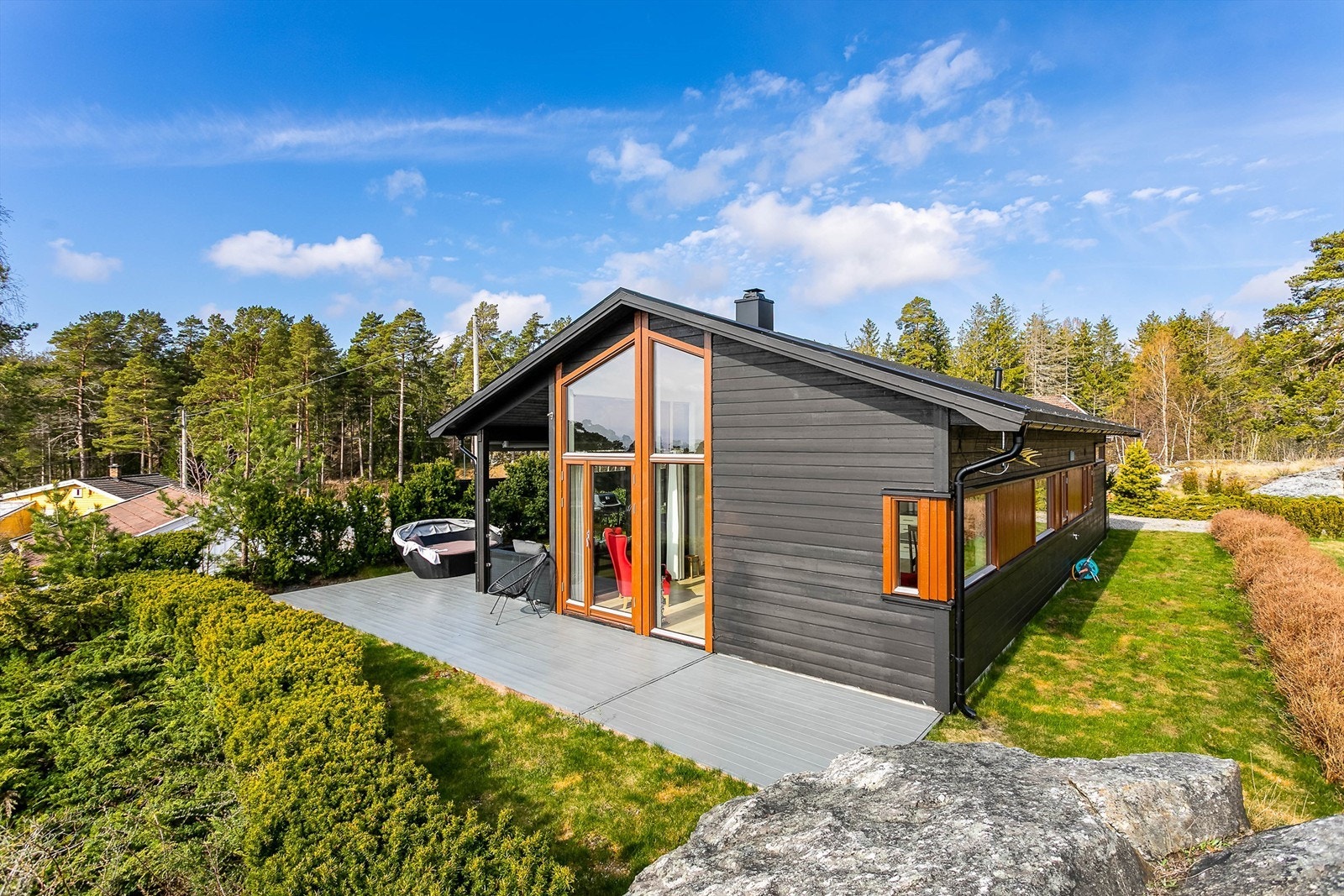 Like moderne som arkitekturen er hyttas standard som muliggjør helårs bruk. Galleribilde