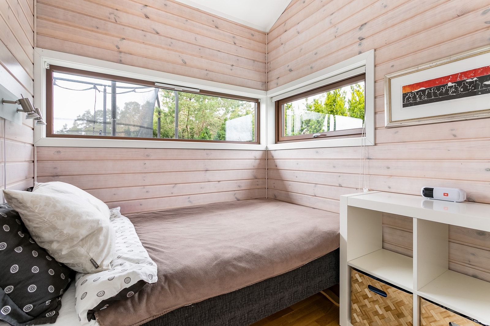 To av hyttas tre soverom er av tilnærmet identisk areal på ca. 4 kvm. og velfungerende barne-/gjesterom. Galleribilde