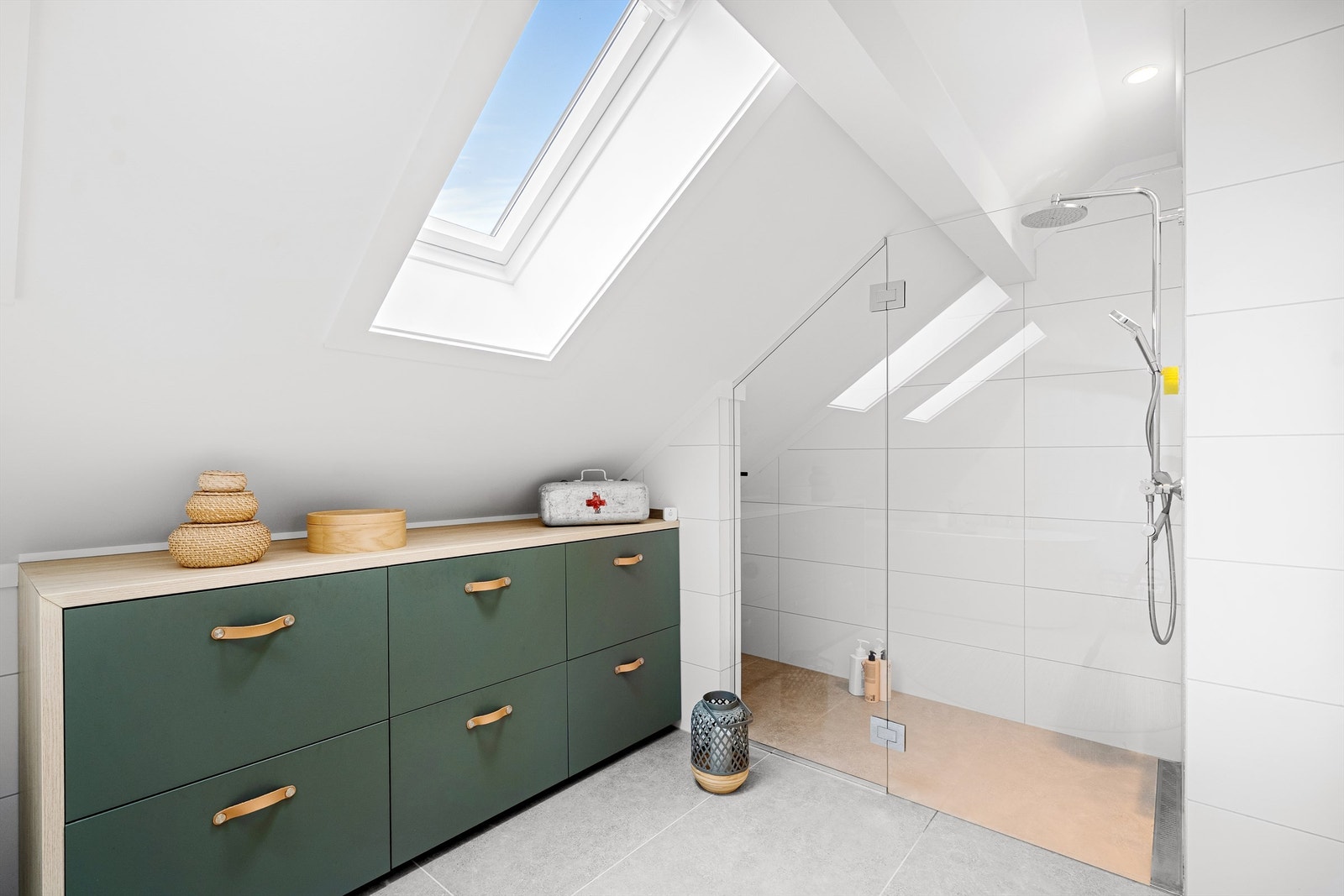 Stor eksklusiv dusj med glassvegg Galleribilde