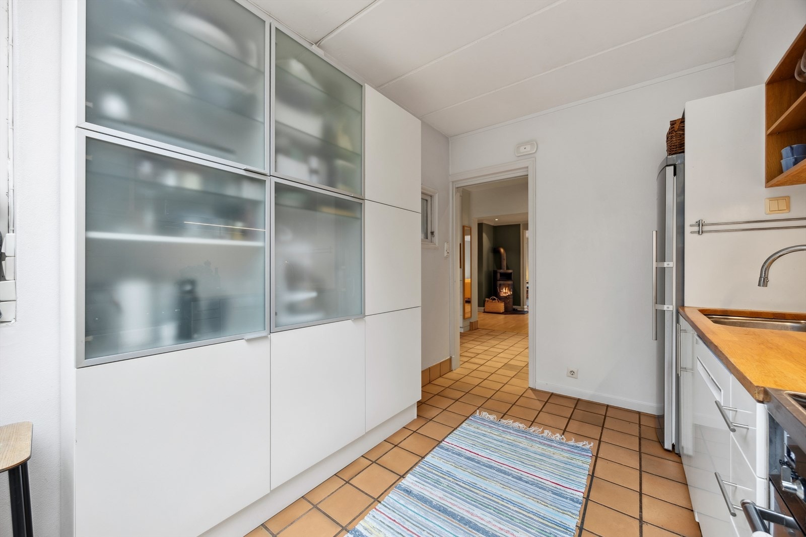 Lyst og tiltalende kjøkken, som ligger praktisk plassert rett ved spisestuen. Galleribilde