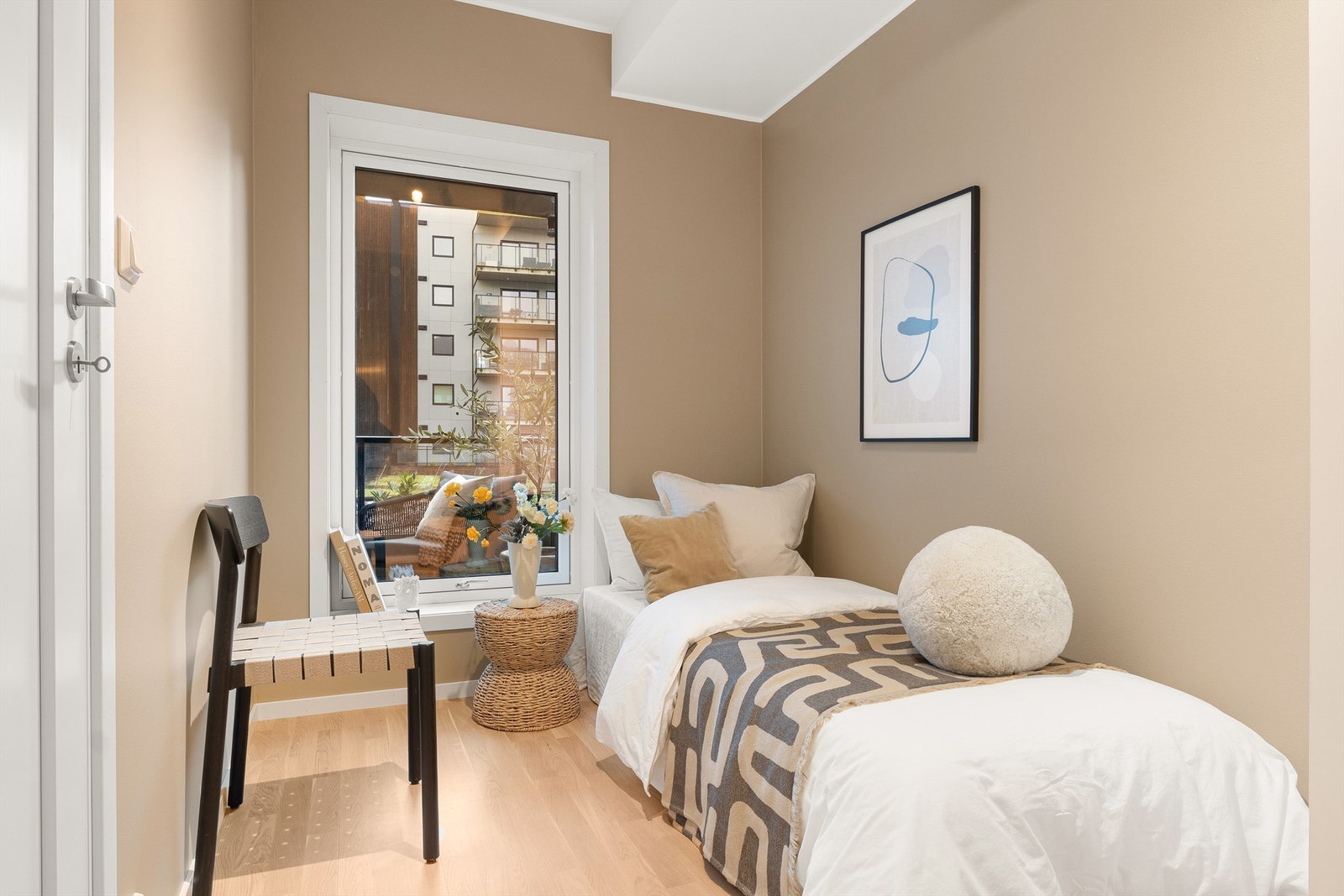 Leilighetens gjesterom kan også brukes som kontor/oppbevaringslager. Galleribilde