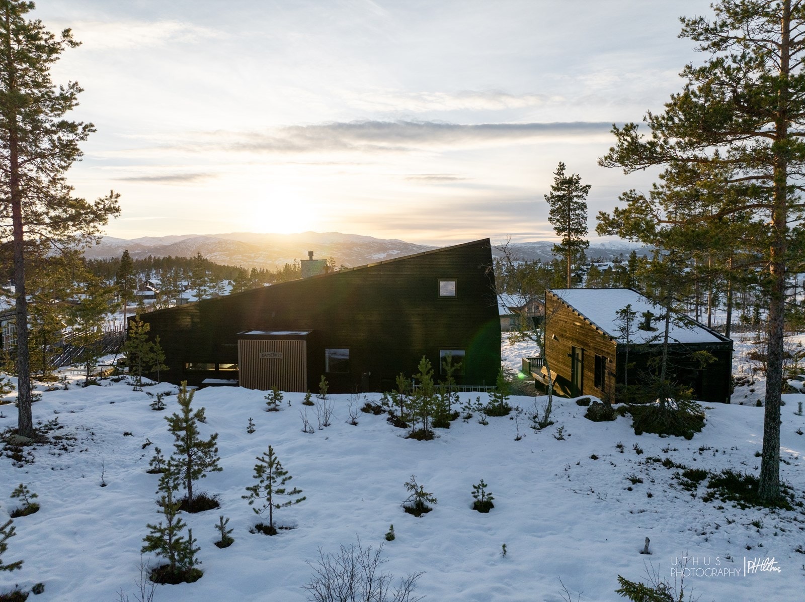 Hytta ligger solrikt og med hyggelig utsikt mot Sør-vest Galleribilde