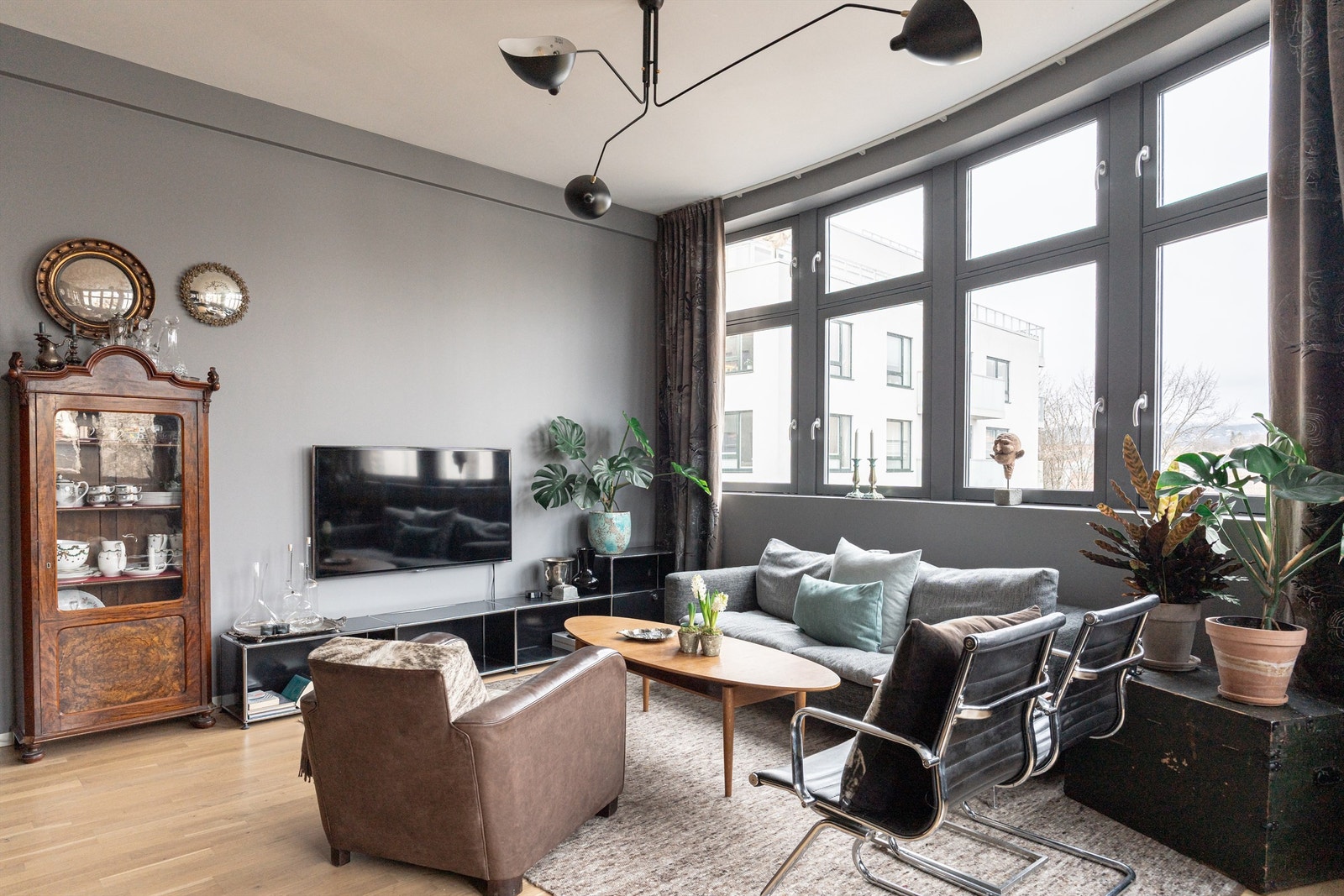 Denne stilige leiligheten ligger i et modernisert fabrikkbygg med attraktiv beliggenhet på Torshov. Galleribilde