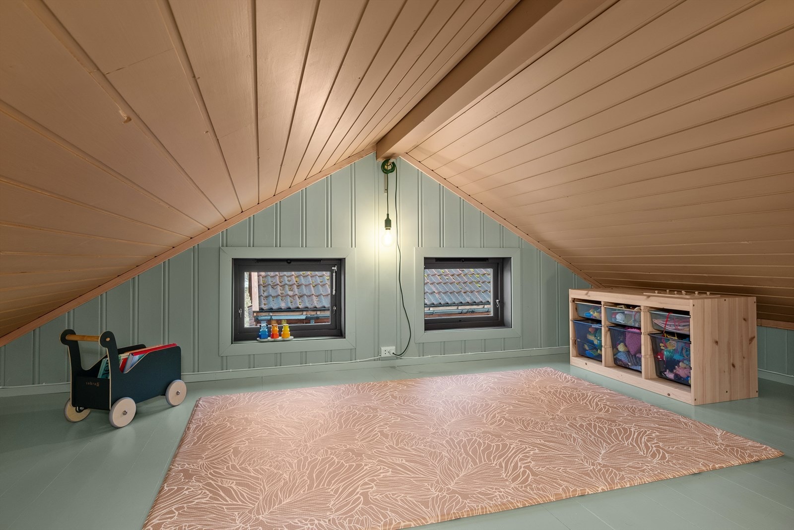 Loftsstuen i 2. etasje passer perfekt som lekerom for de minste. Galleribilde