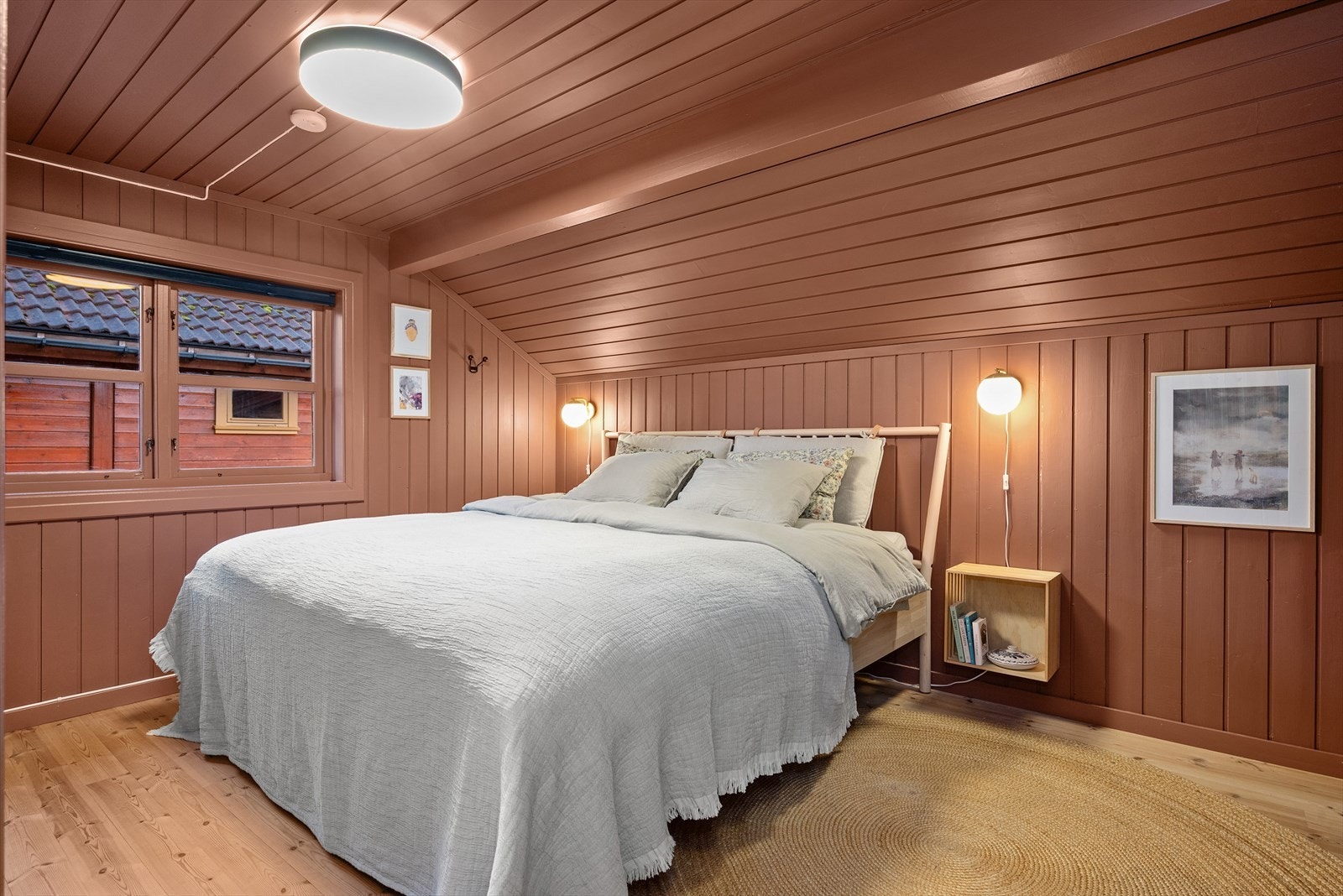 Hovedsoverommet på 11 kvadratmeter har en god atmosfære og god plass til dobbeltseng og oppbevaring. Galleribilde