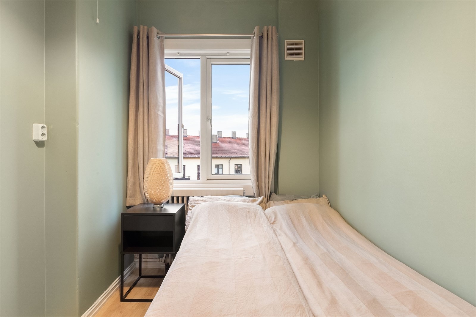 Soverommet fremstår lyst og tiltalende. Galleribilde