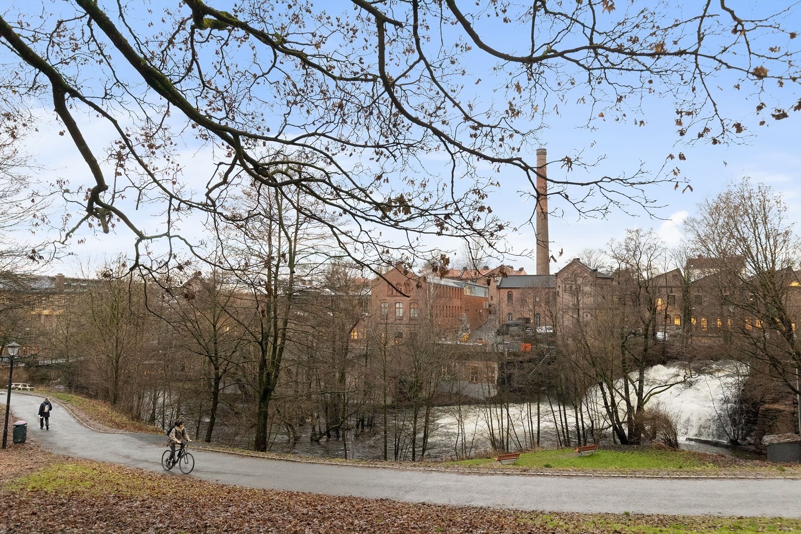 Turstiene langs Akerselva ligger i umiddelbar nærhet og inviterer til rekreasjon. Galleribilde