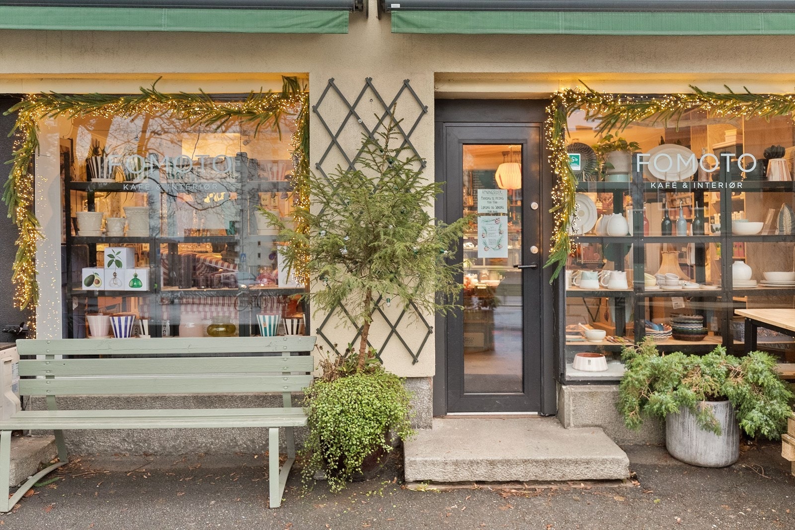 Nisjebutikker og kaffebarer preger det urbane gatelivet. Galleribilde