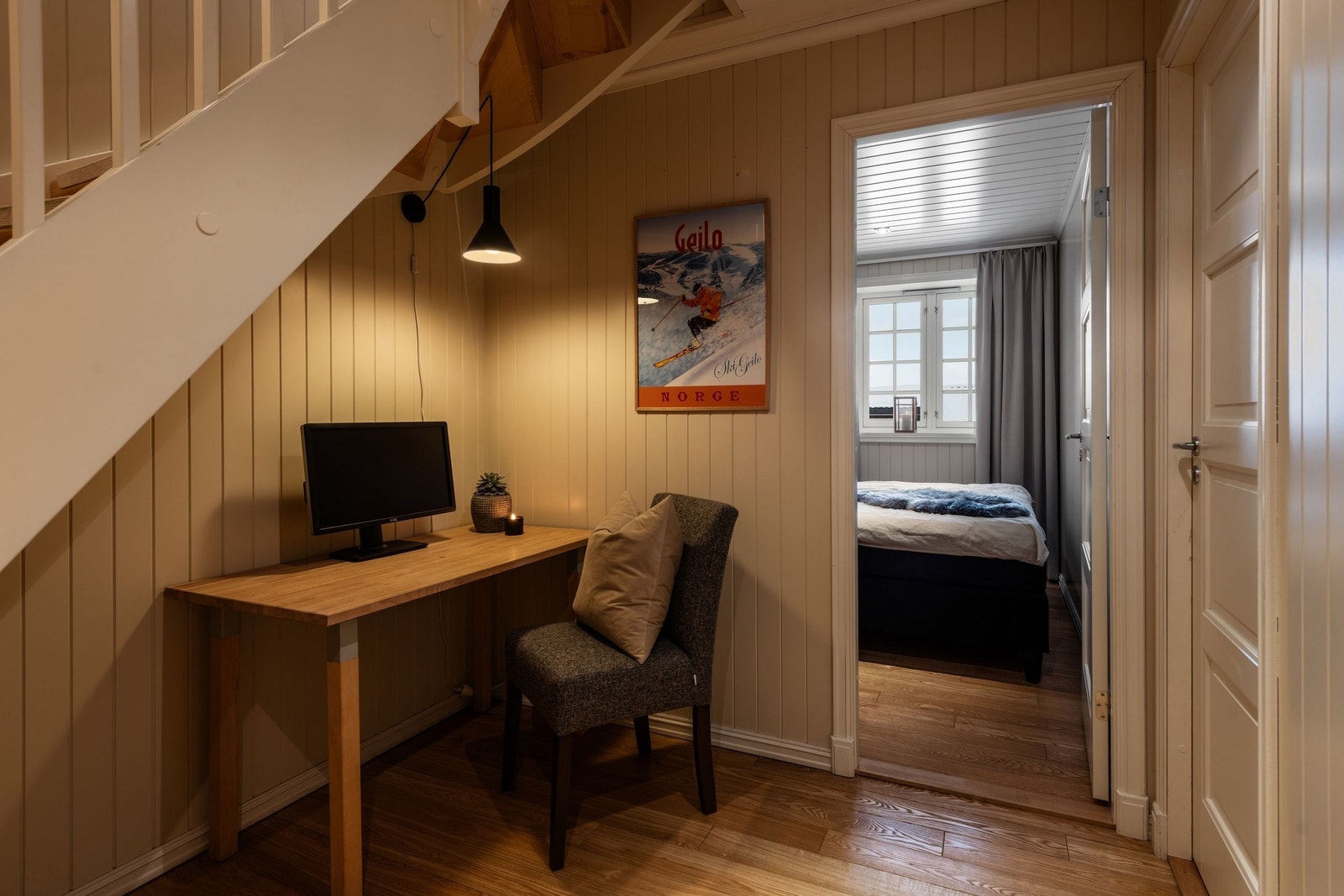 Kontorplass - Gang u. etg. Galleribilde