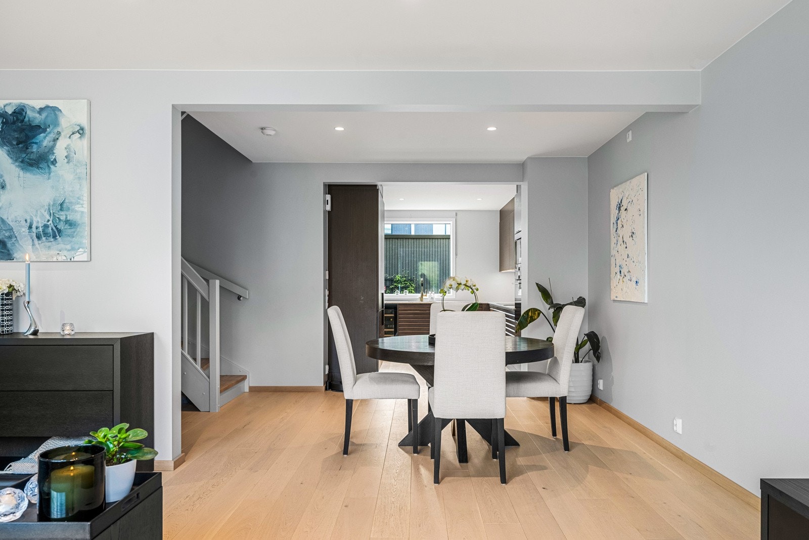 Det er vannbåren varme i alle gulv i huset. Galleribilde