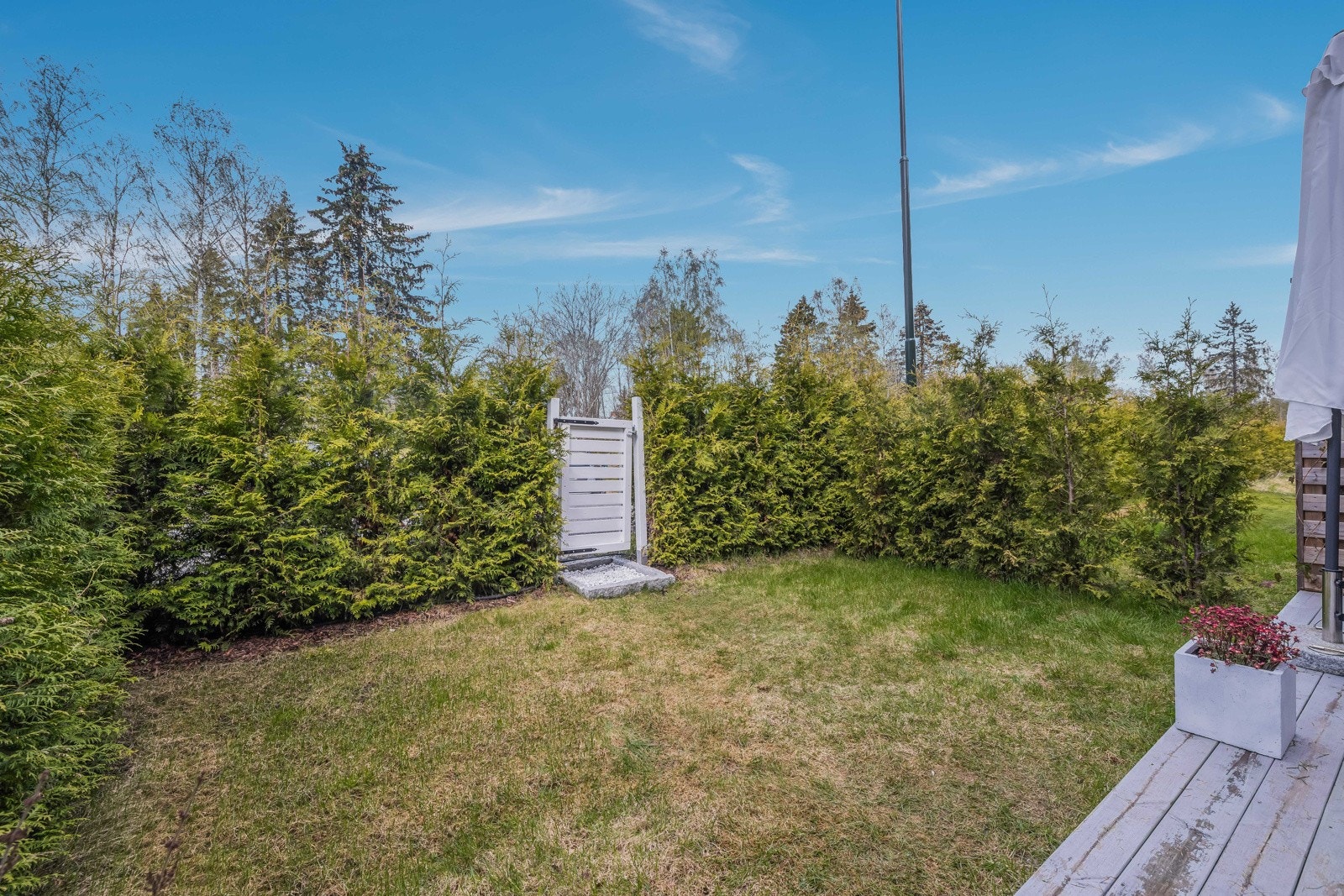 Her får du en uteplass nesten helt uten innsyn. Galleribilde