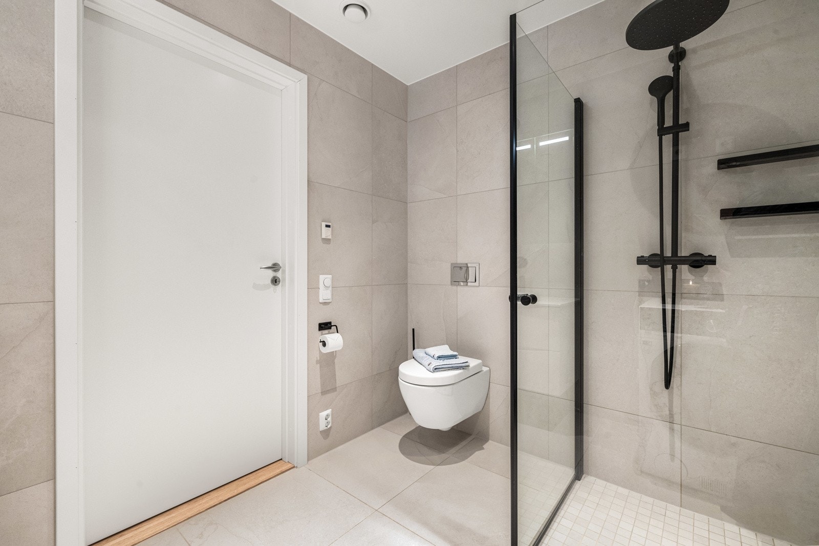 Badet har balansert ventilasjon med mekanisk avtrekk. Galleribilde