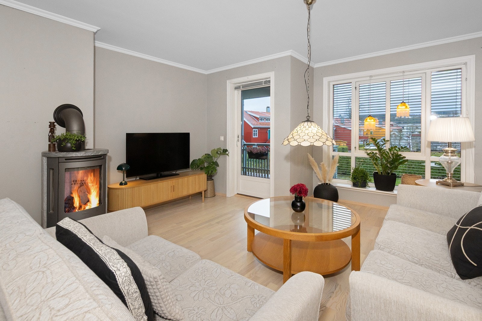 En meget pent oppgradert selveierleilighet i 2.etage med vestvendt terrasse. Galleribilde