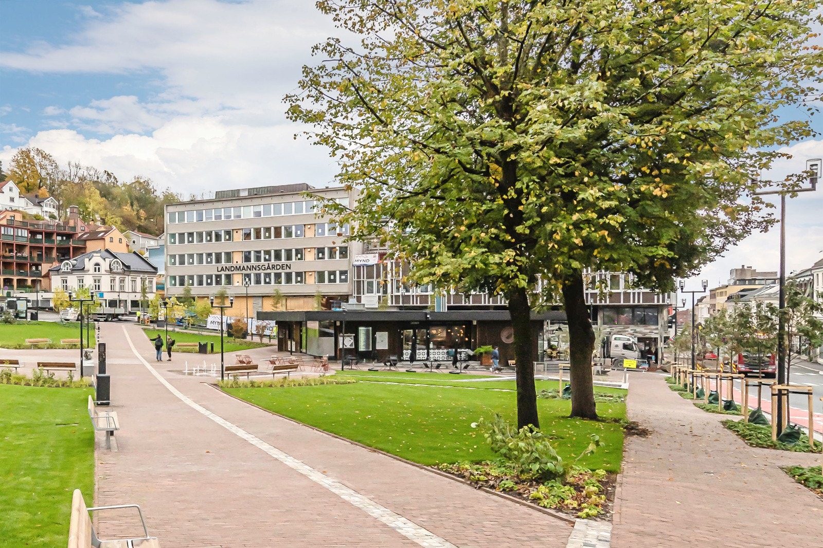 Nærhet til Skien by og alle sentrumsfasiliteter. Her fra knutepunktet Landmannstorget som i de senere årene har fått en betydelig oppgradering. Galleribilde