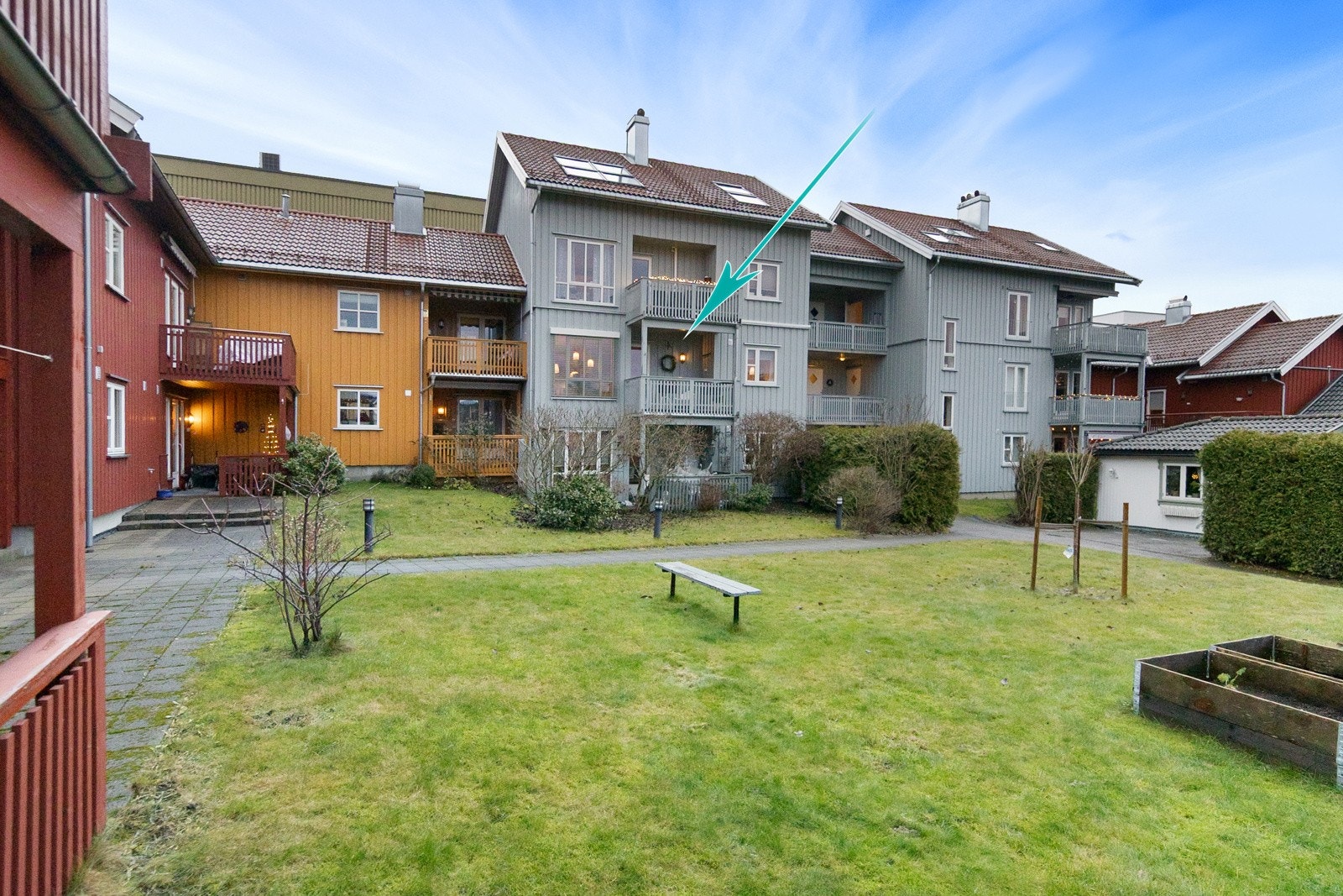 Velkommen til Bryggerigaten 7. Leiligheten ligger i byggets 2. etasje og har overbygget terrasse mot vest. Flotte fellesområder rett utenfor døren. Galleribilde