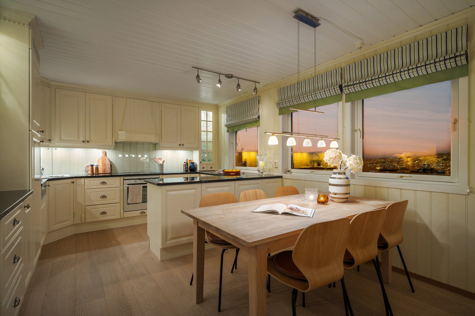 Kjøkken. Galleribilde