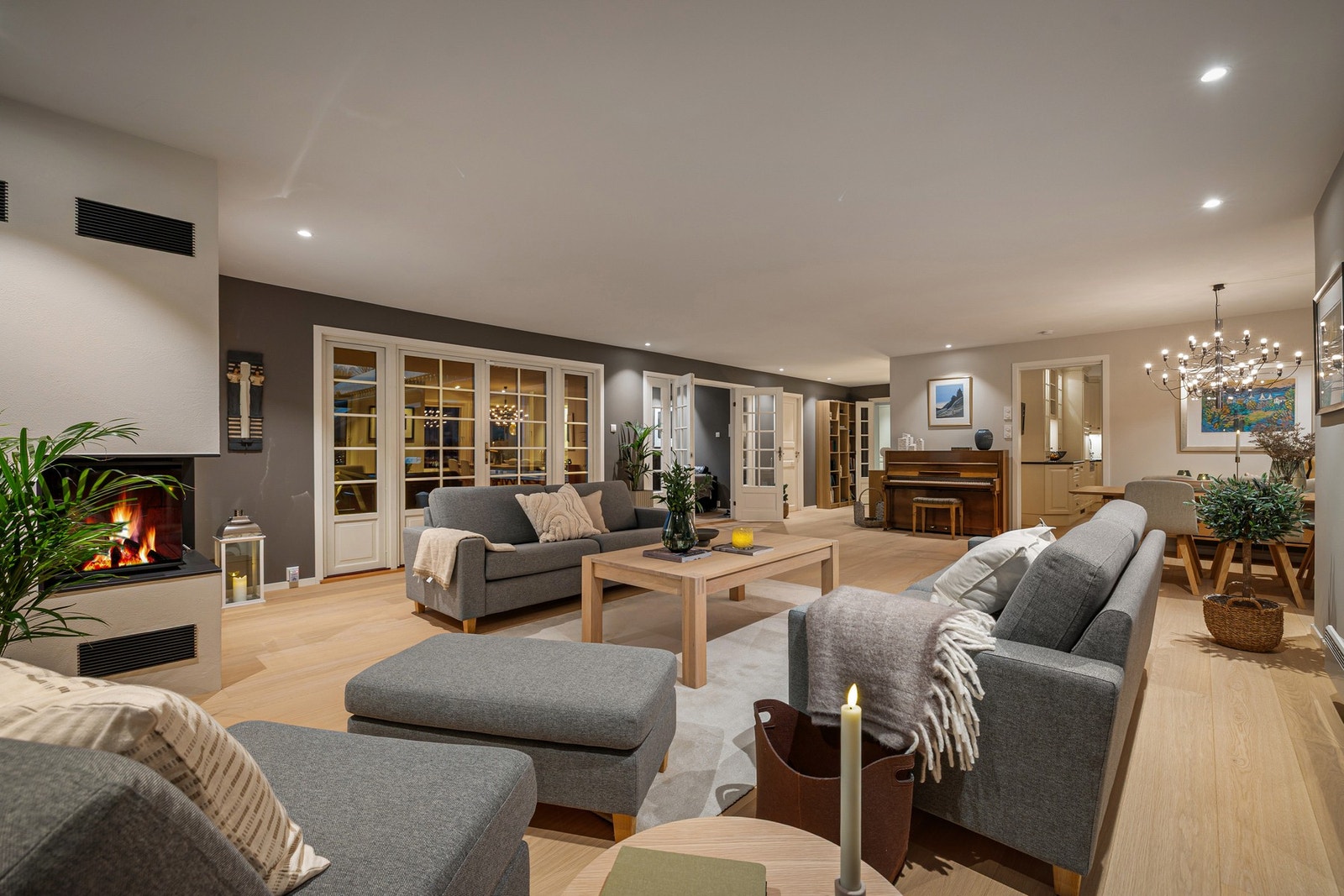 Her er det store vindusflater som gir godt med naturlig lysinnslipp. Galleribilde