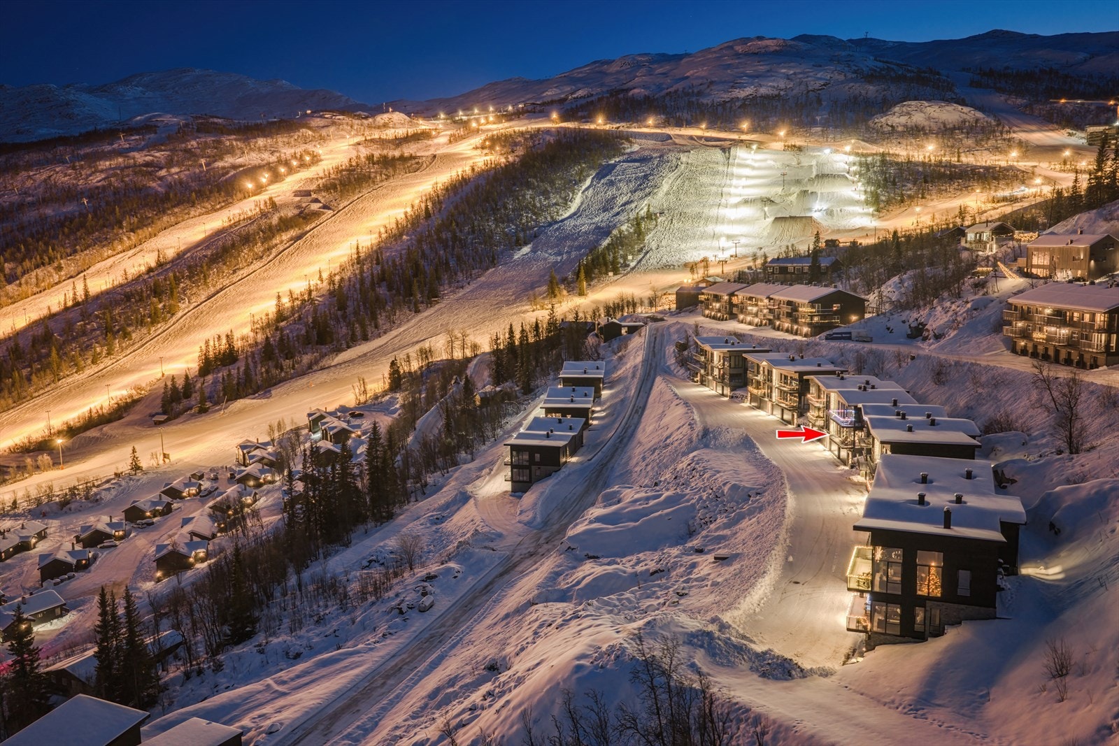 Fjellmegleren har gleden av å presentere - Eksklusiv "Chalet" leilighet på Skarsnuten 905 m.o.h med ekte høyfjellsfølelse og storslått utsikt. Foto: Aurelijus Norvaisas. Galleribilde