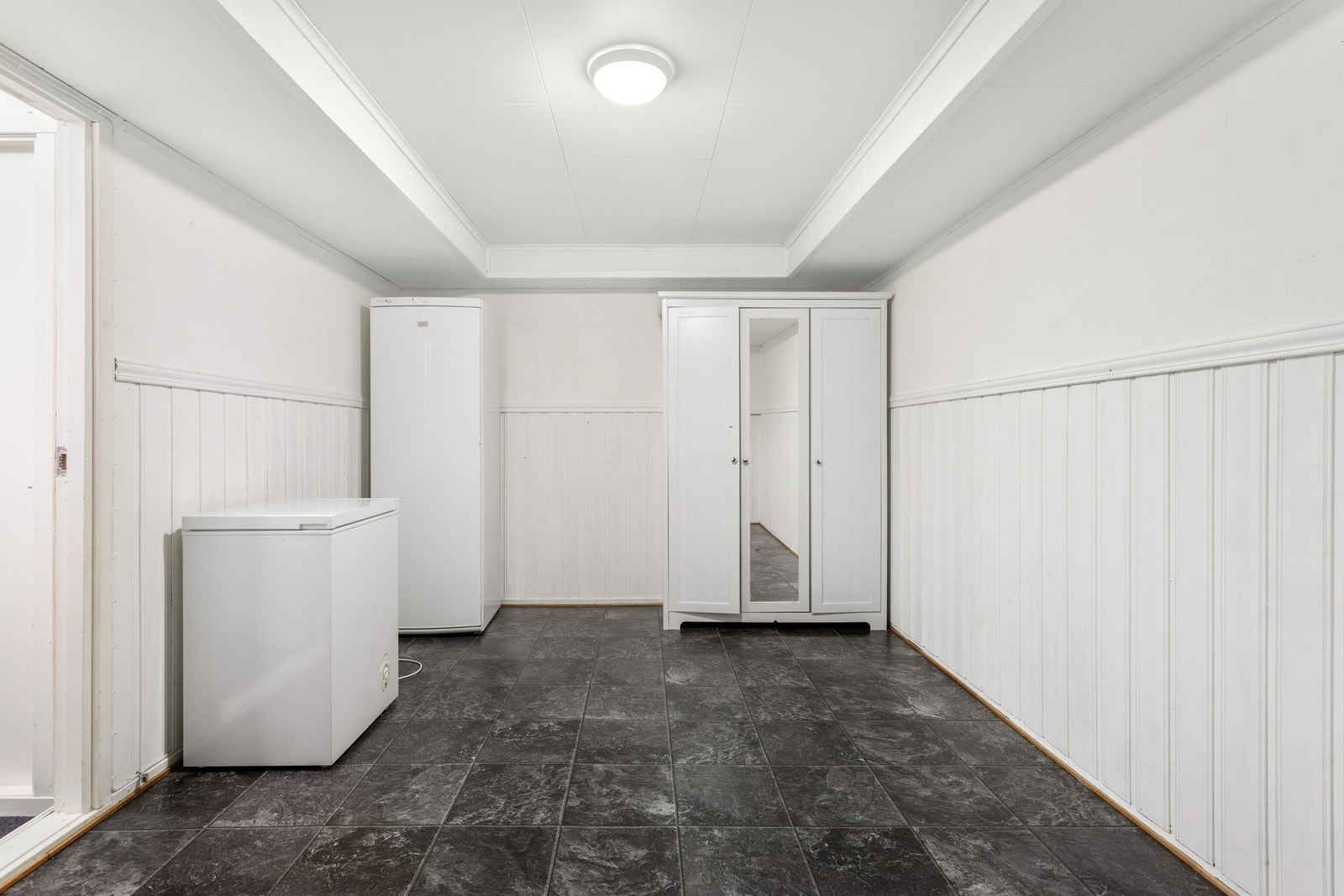 Godt med lagringsplass i kjelleren. Galleribilde