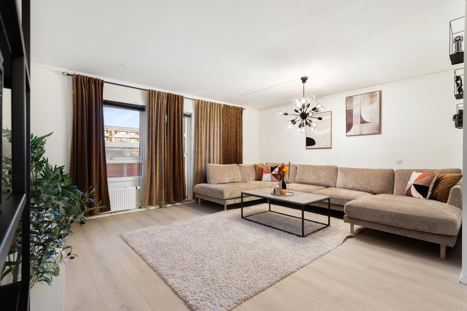 Utgang til en terrasse fra stuen. Galleribilde