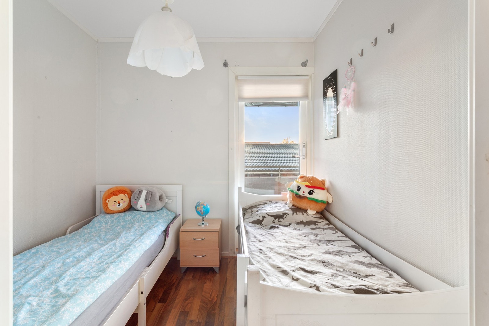 Soverom med utgang til balkong. Galleribilde