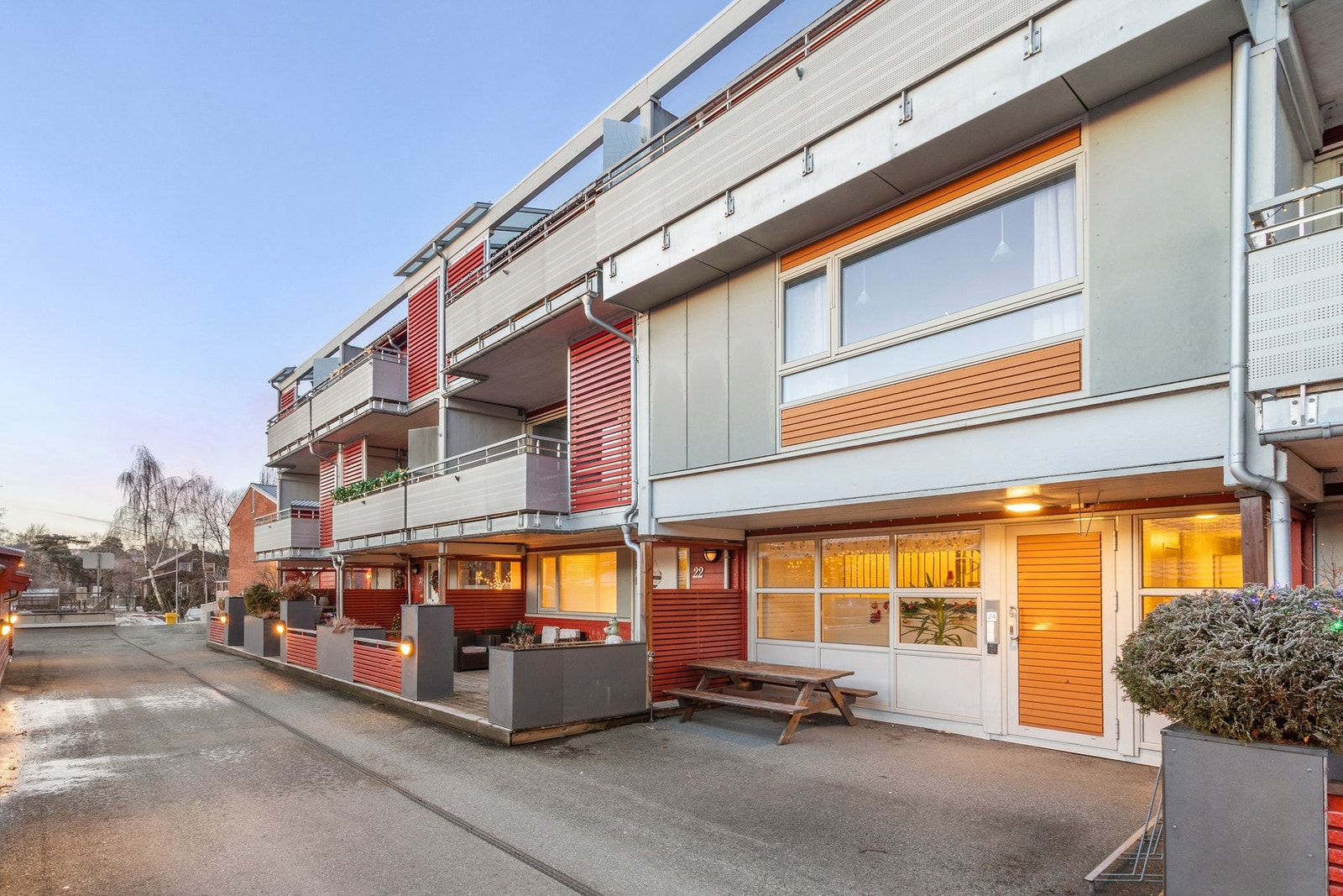 "ALT" er inkludert i de månedlige fellesutgiftene. (Kabel-tv/internett, kommunale avgifter, varmtvann, fjernvarme m.m.) Galleribilde