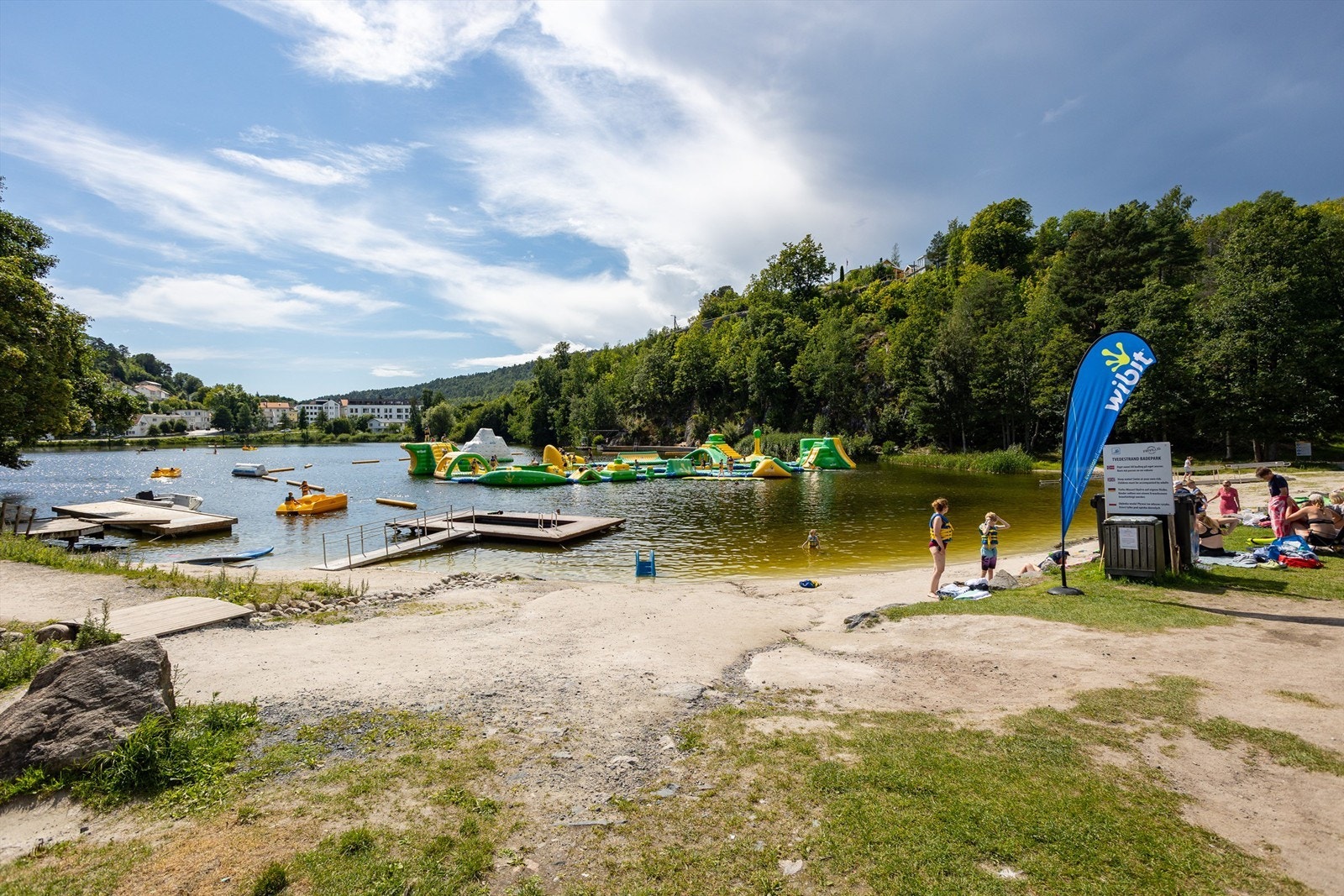 Badeparken i Tjenna er få minutter unna Galleribilde
