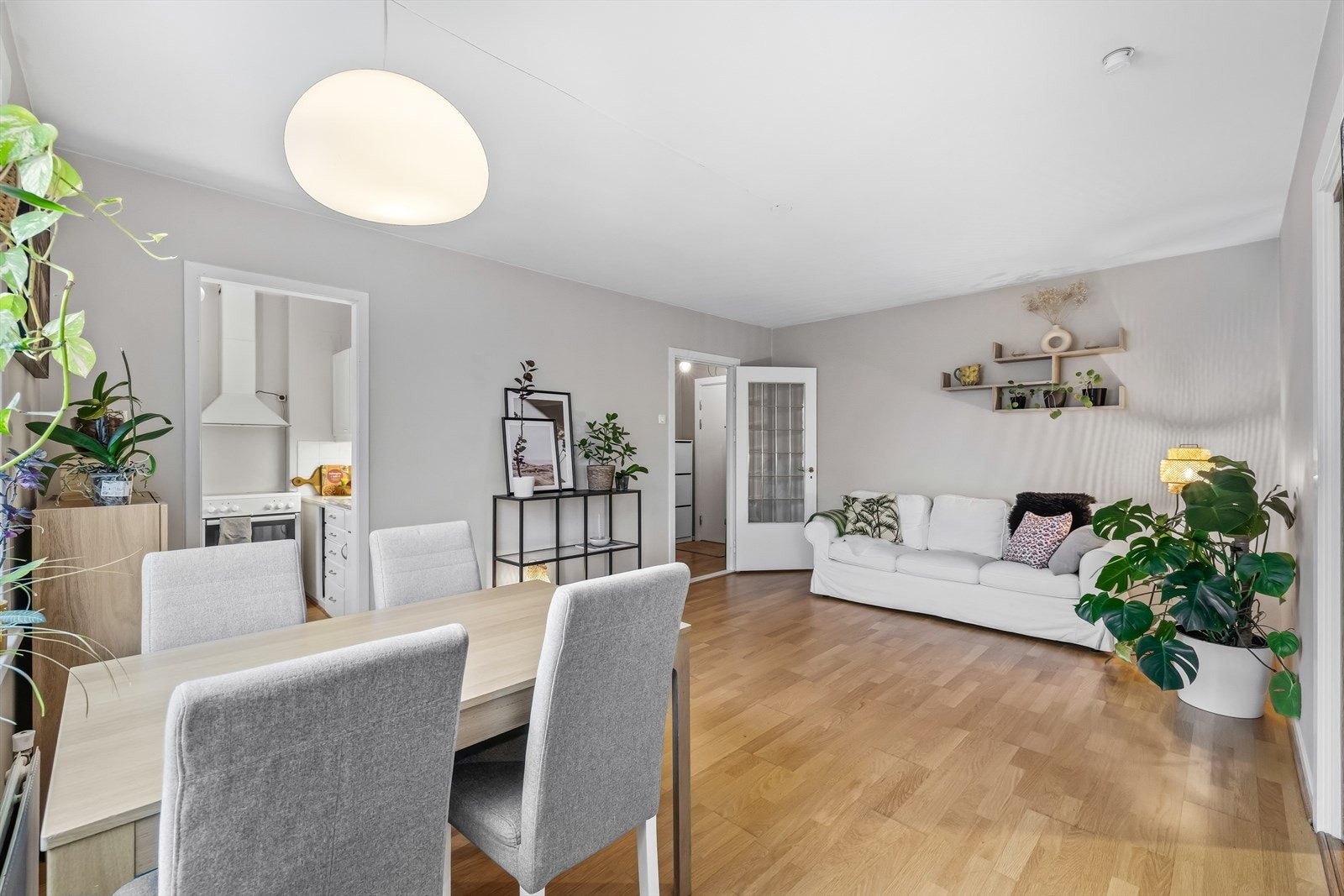 Moderate felleskostnader på 3 447,- inkluderer bla. oppvarming av leiligheten Galleribilde