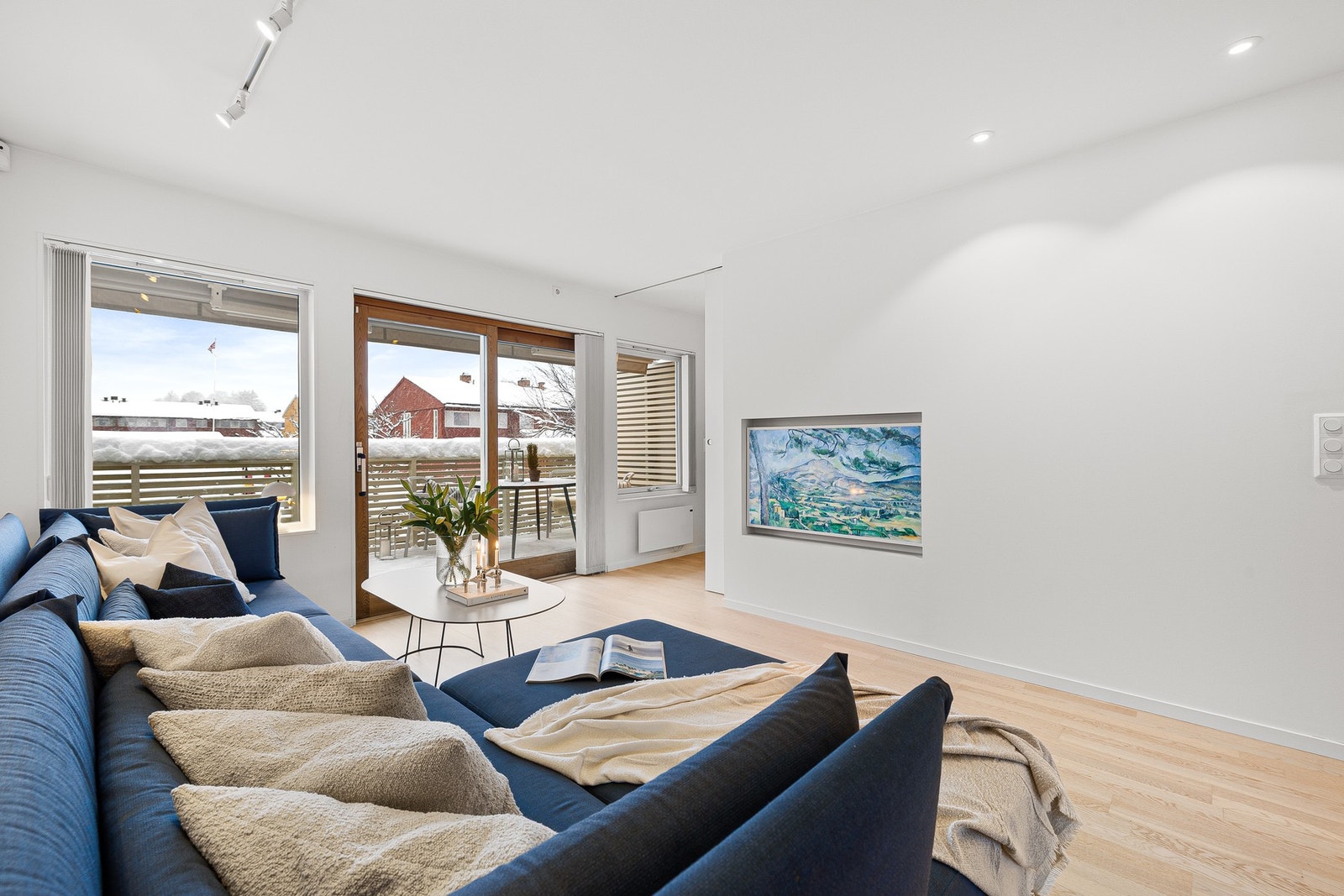 Innenfor stuen er det et ekstra stue/gjesterom. Galleribilde