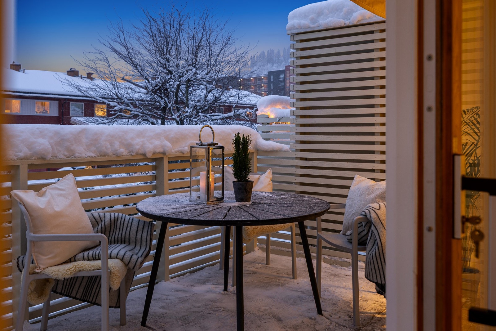 Det er montert elektrisk markise for god solskjerming. Galleribilde