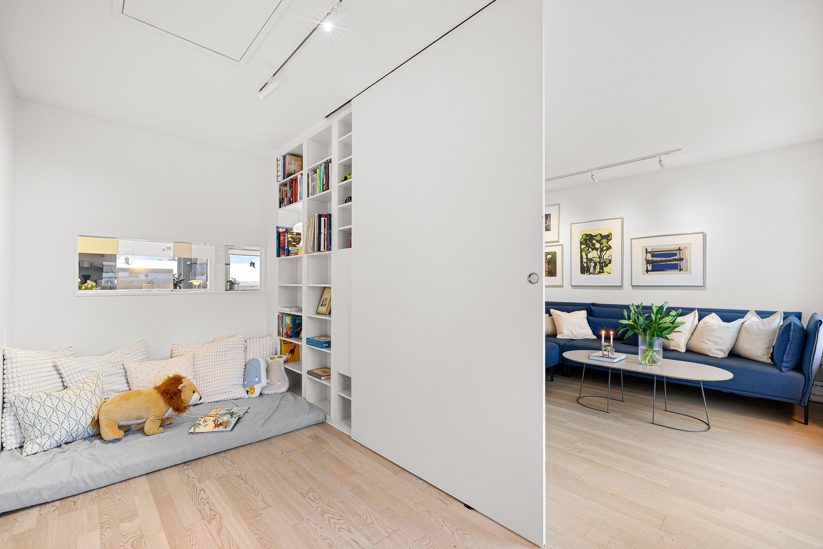 Et innholdsrikt rekkehus i et svært barnevennlig nabolag med nærhet til Bymarka, butikker og kollektivtransport. Galleribilde