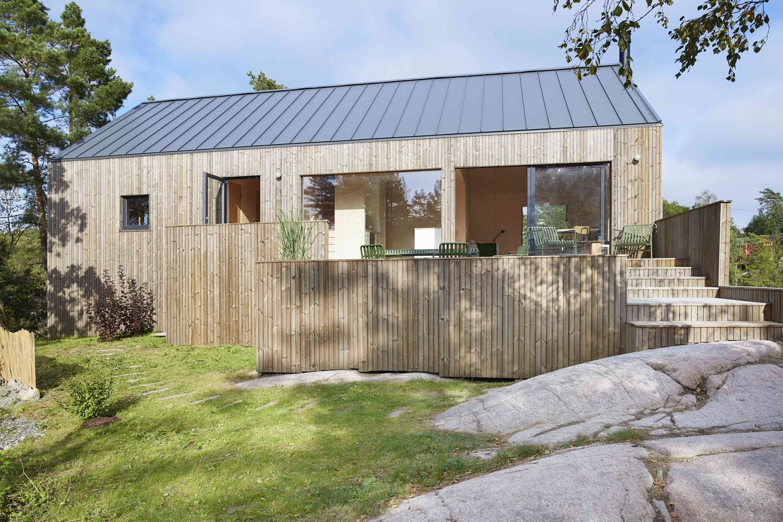 Hytten er påkostet med Møre Royal kledning som krever lite vedlikehold Galleribilde