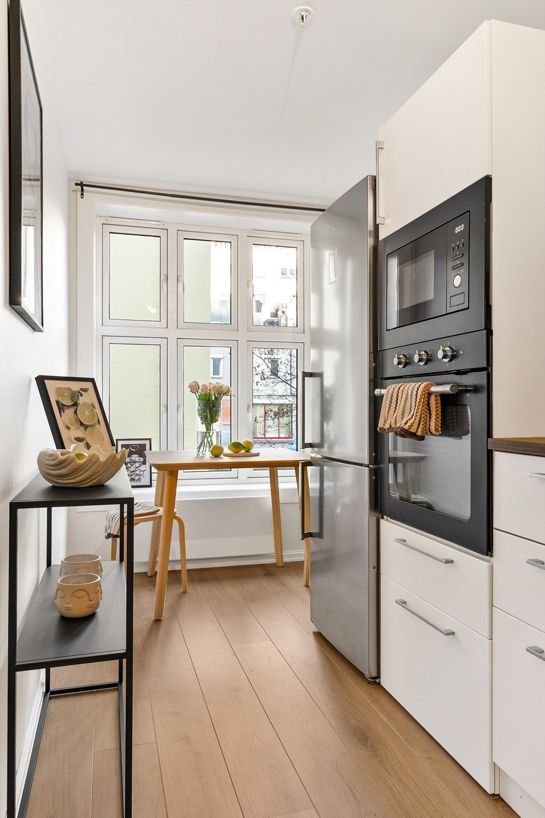 Her er det også frittstående kjøl- og fryseskap samt integrert oppvaskmaskin. Galleribilde