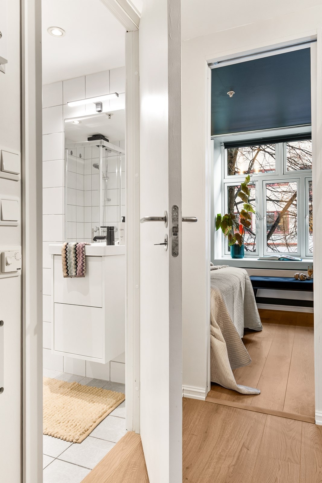 Fra gangen er det adkomst til både bad og soverom. Galleribilde