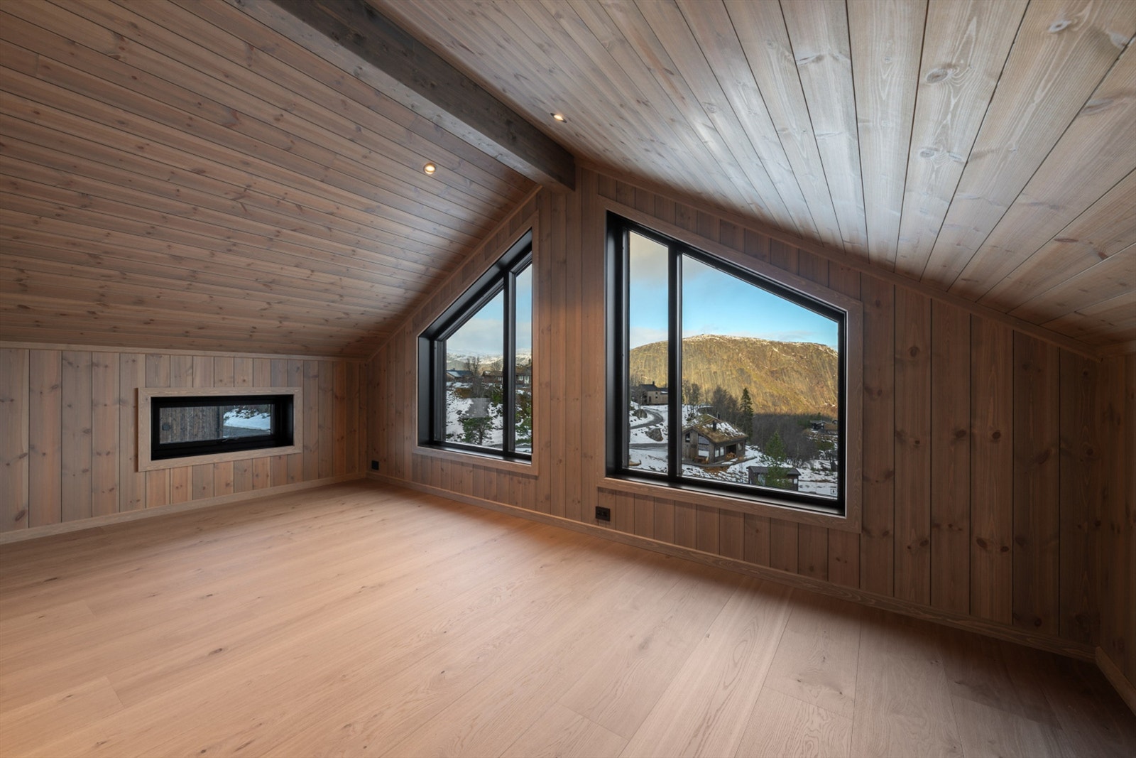 Flott utsikt også fra loftstua. Galleribilde