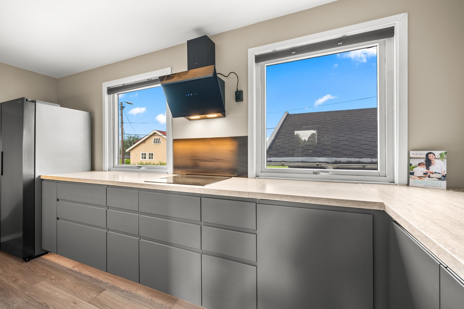 Moderne kjøkken fra 2022. Galleribilde