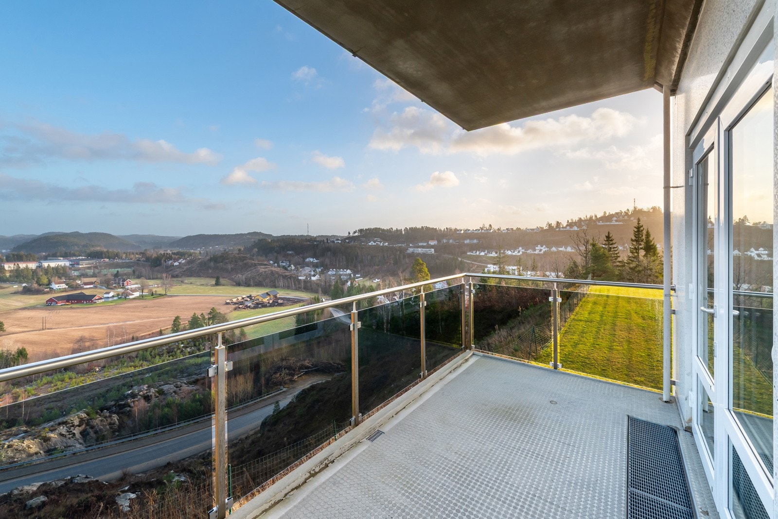 Utsikt mot Froland sentrum, Blakstadheia, Ovelandsheia, Langedal mv Galleribilde